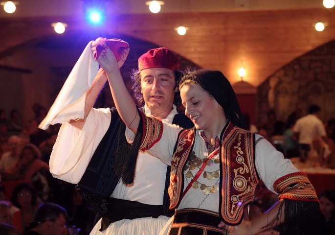 Cretan folklore evening traditional dance music dinner Crete